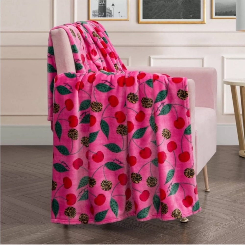 🍒Juicy Couture oversized soft plush throw blanket NWT